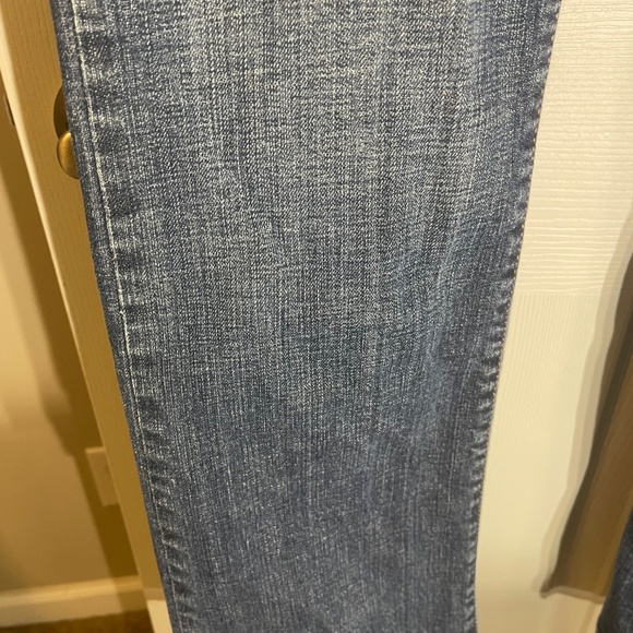 Levi’s 515 12m Stretch Bootcut Distressed Dark Wash Midrise 32x30 woman’s jeans - Picture 2 of 13